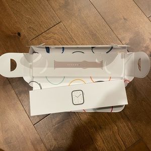 Apple Watch Series 7 box